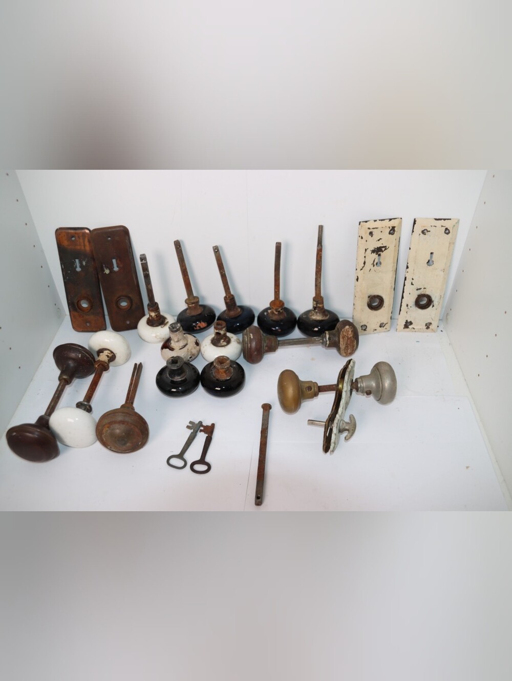 Mixed Vintage Door Knobs L, Door Plates, Keys